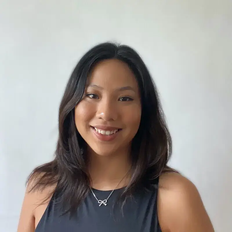 Mara Sugue headshot photo