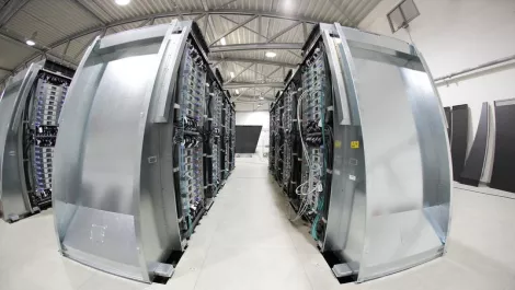 Telstra serves up cloud services to govt clients